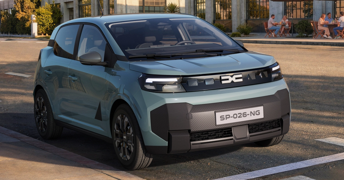 Dacia Spring другого покоління їде вулицею міста