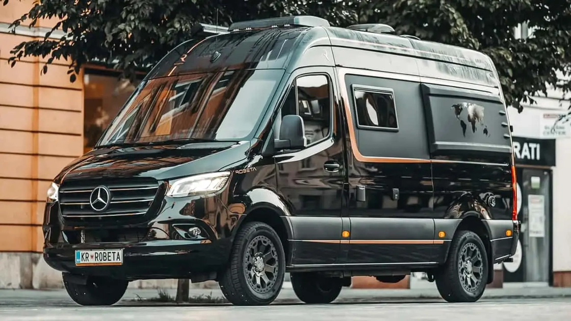 Розкішний кемпервен Robeta Adonis на базі Mercedes Sprinter