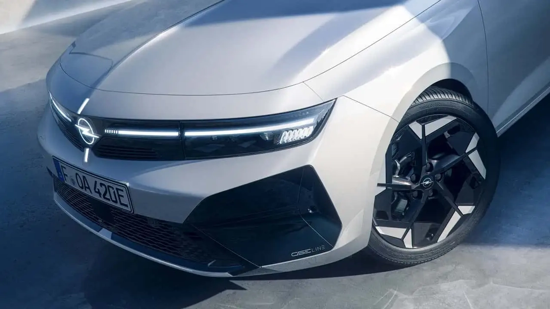 Дизайн передньої частини Opel Astra GSE Line