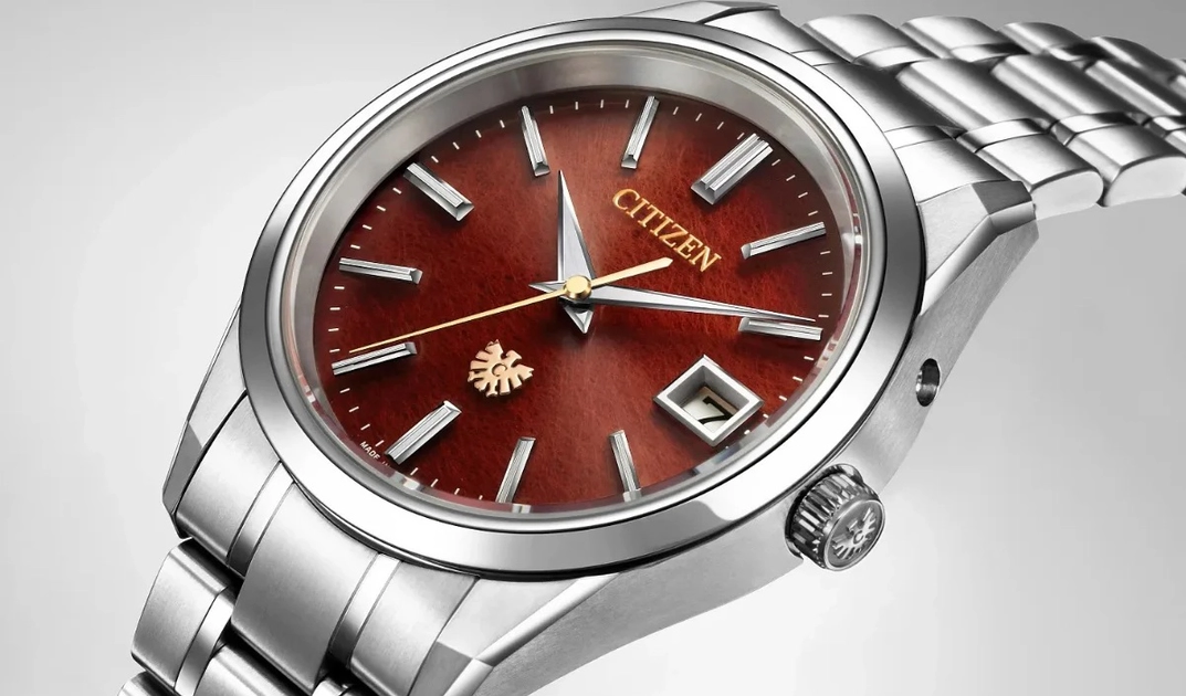 The AQ4100-65X case in Super Titanium with Duratect Platinum coating.