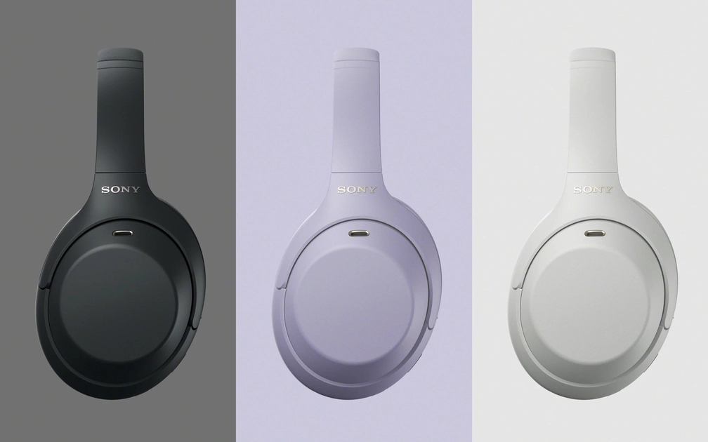 Casque Sony WH-1000XM4C en trois coloris sur fonds pastel