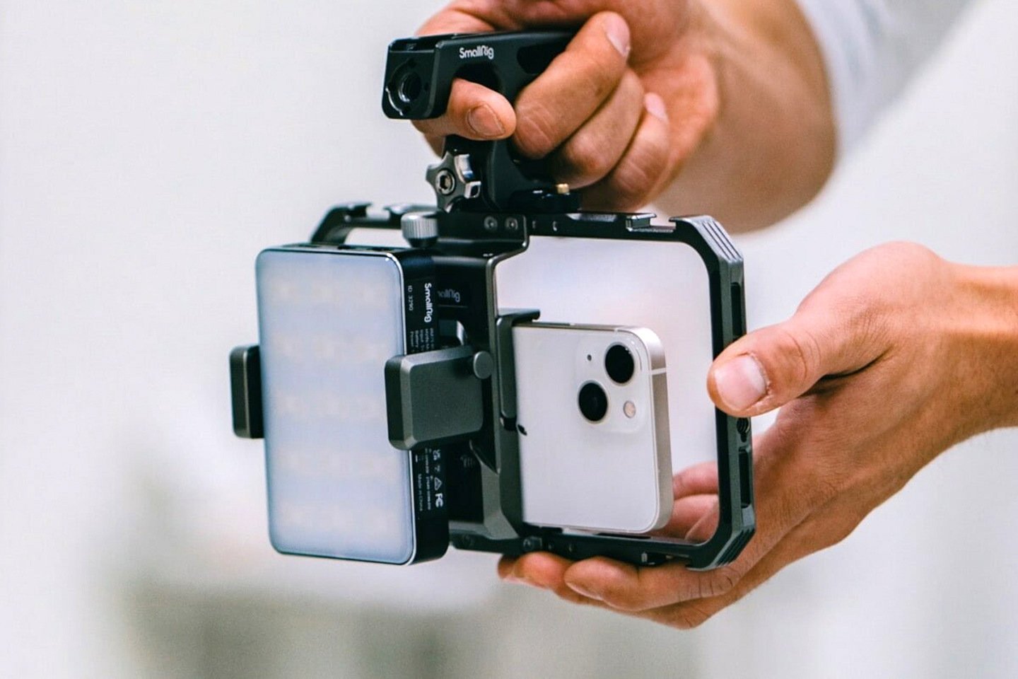 Transformez votre iPhone en une installation de réalisation de films professionnelle avec cette plate-forme de téléphone modulaire-2