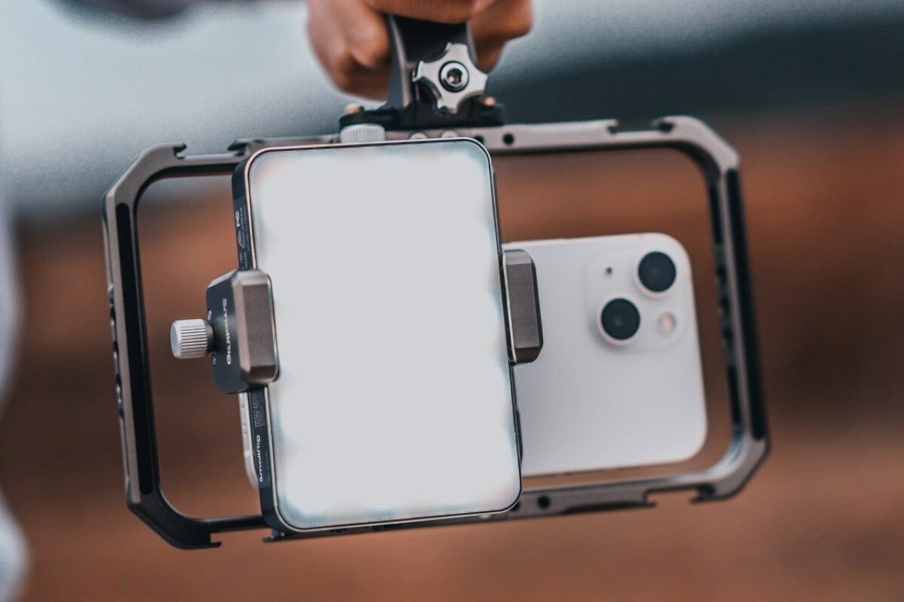 Transformez votre iPhone en une installation de réalisation de films professionnelle avec cette plate-forme de téléphone modulaire-6 Transformez votre iPhone en une installation de réalisation de films professionnelle avec cette plate-forme de téléphone modulaire-6