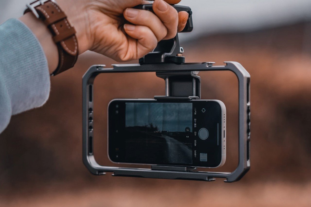 Transformez votre iPhone en une installation de réalisation de films professionnelle avec cette plate-forme de téléphone modulaire-8 Transformez votre iPhone en une installation de réalisation de films professionnelle avec cette plate-forme de téléphone modulaire-8