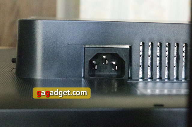 Беглый обзор 27-дюймового PLS-монитора Philips 272C4-6