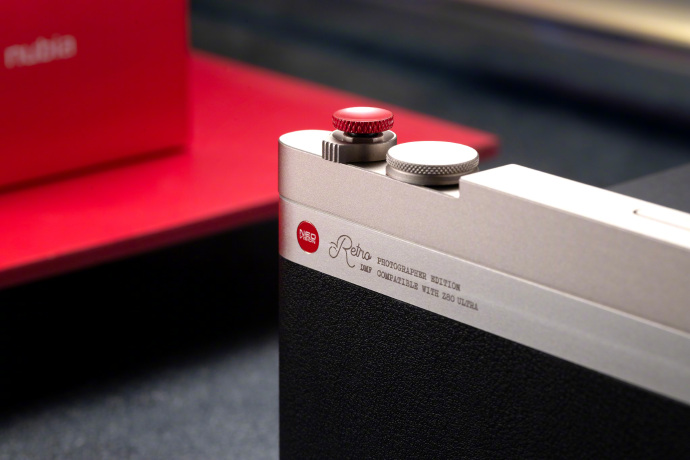 Телефон Nubia Z80 Ultra с телефото объективом