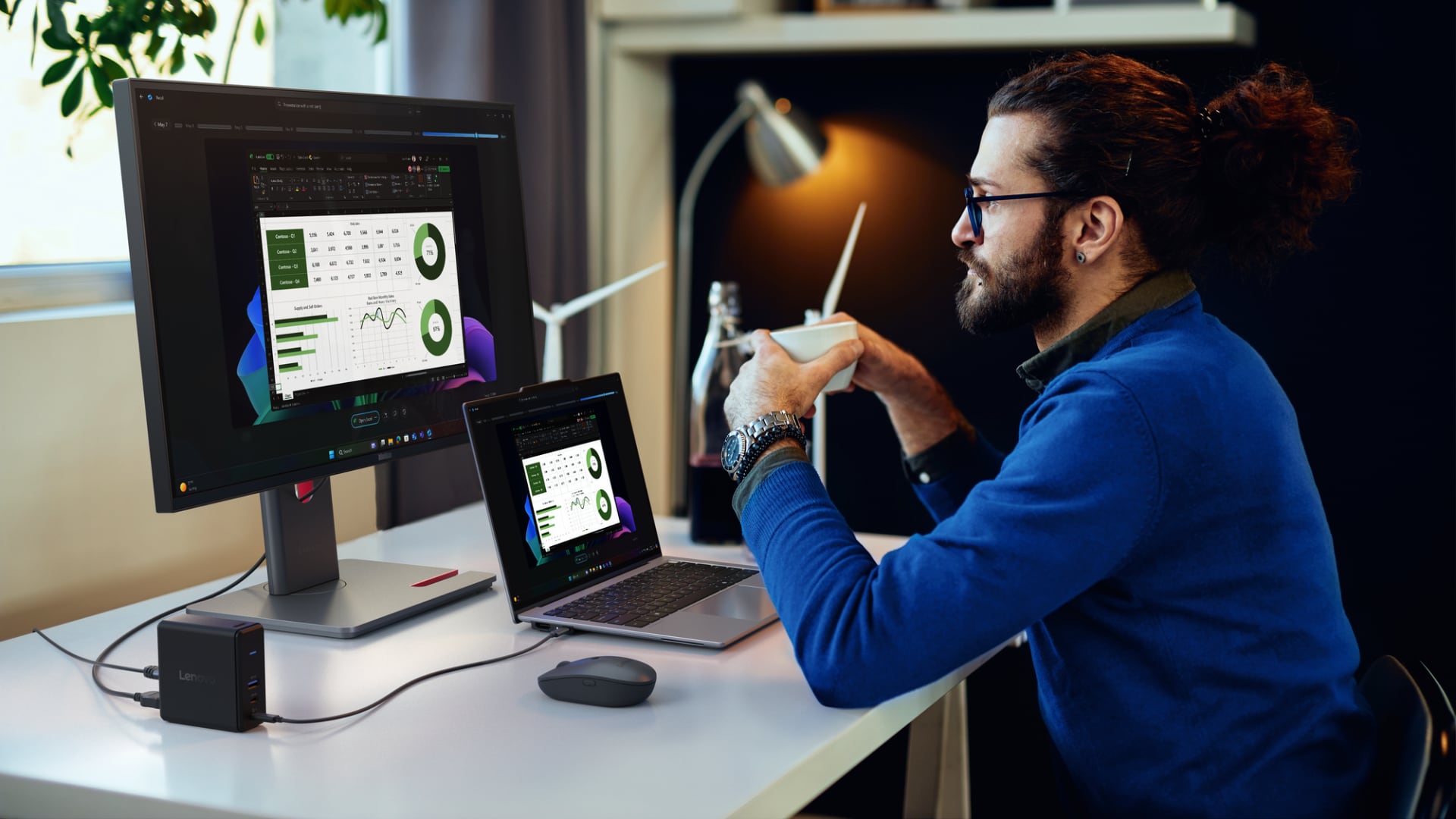 Ноутбук ThinkPad X9 Aura Edition під'єднаний до хабу. Ілюстрація: Lenovo