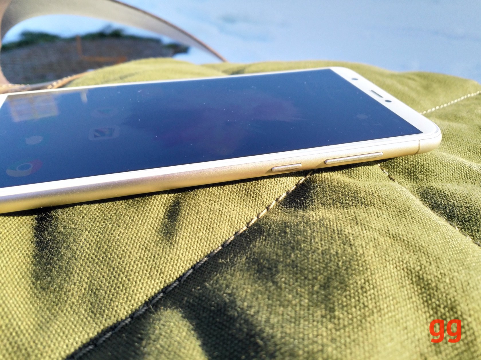 06_huawei_p_smart_FIG_LX1_gagadget.jpg