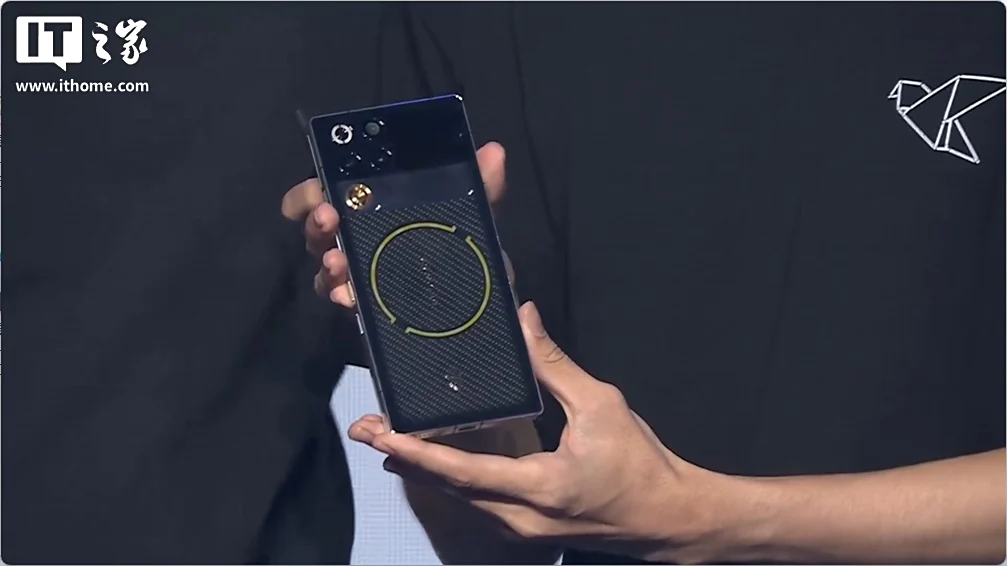 RedMagic 11 Pro without notches and holes