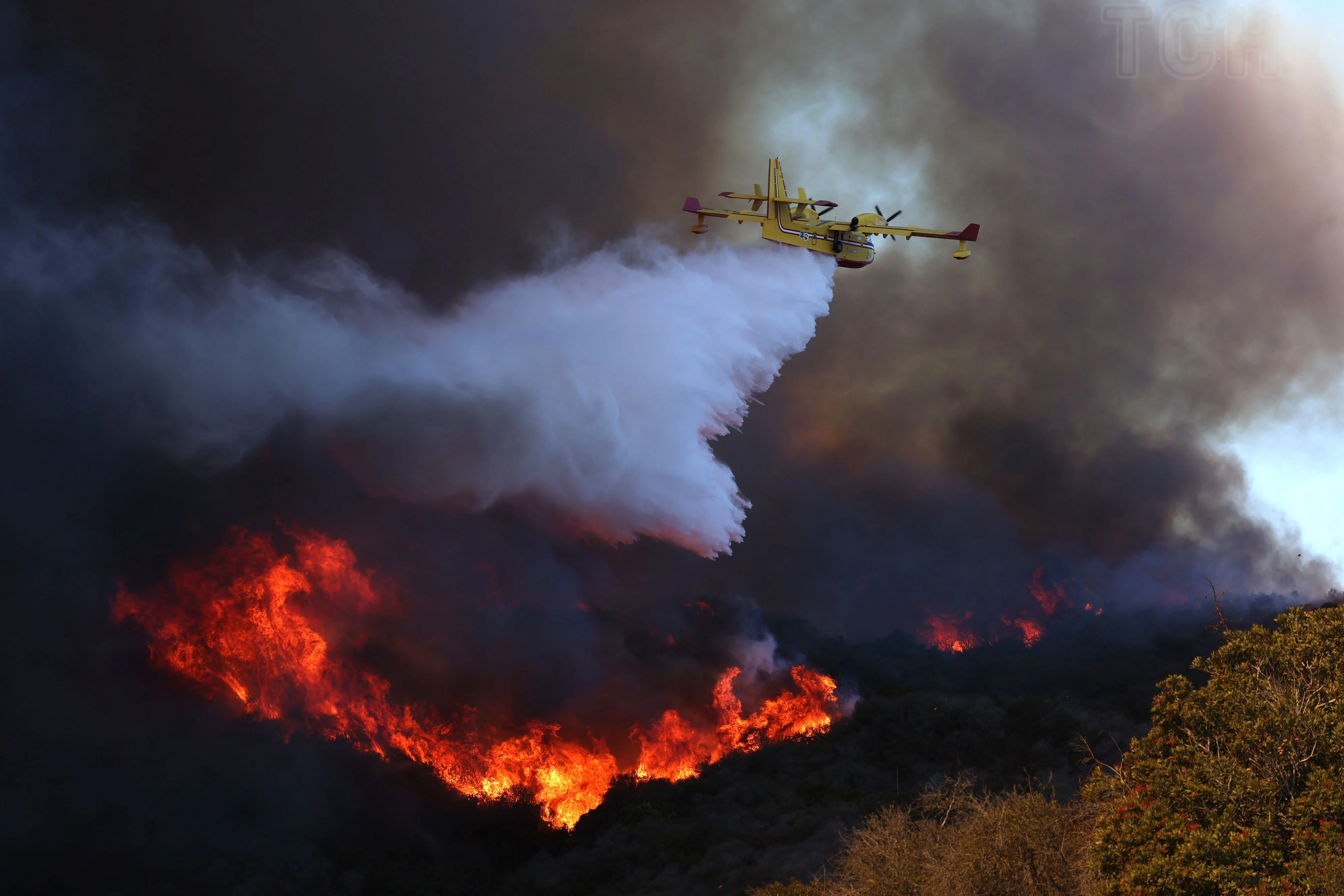 Evacuation in Los Angeles due to fire