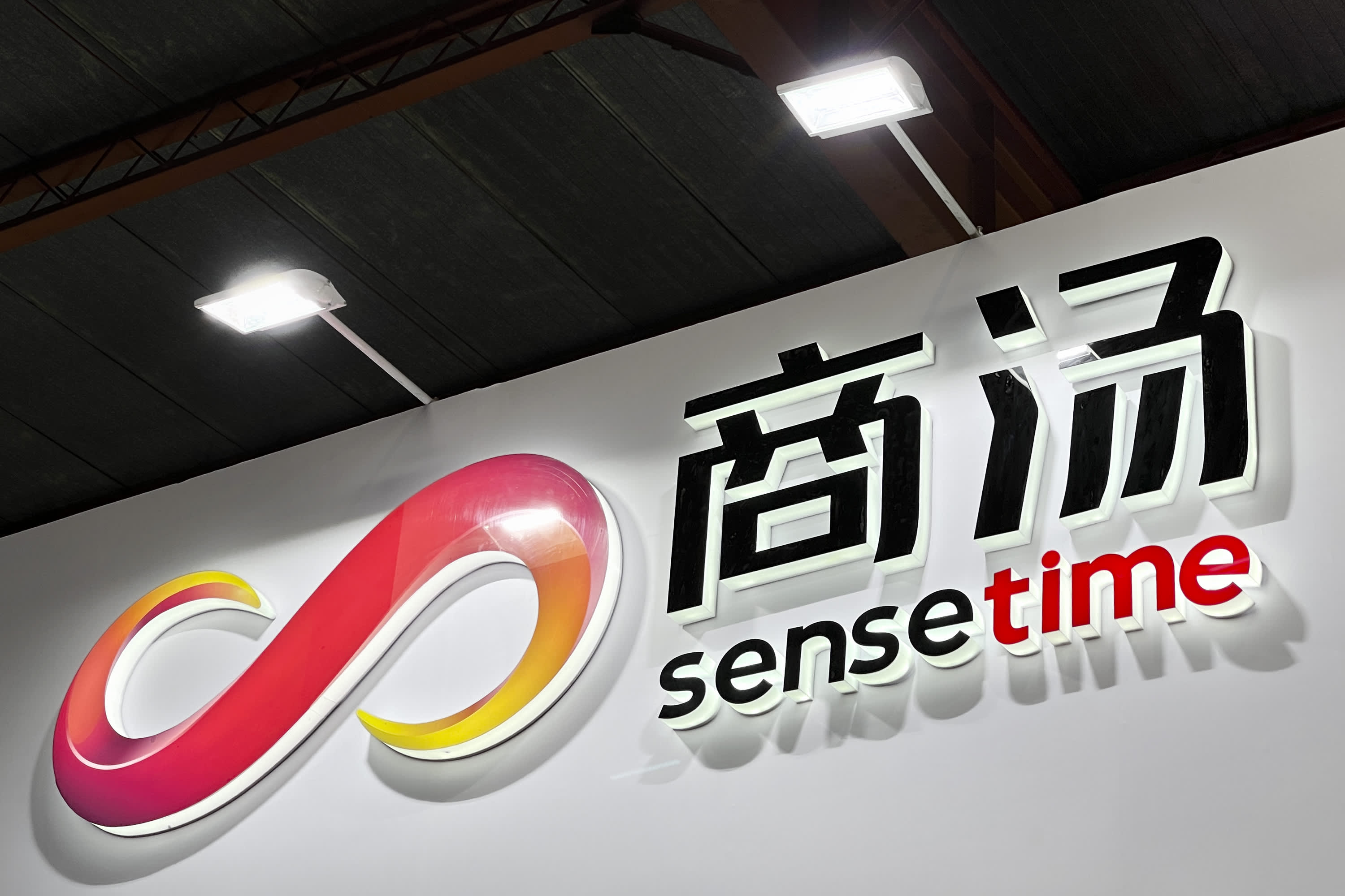 Les actions du géant chinois de l'IA SenseTime tombent à un niveau historiquement bas après le décès de son fondateur