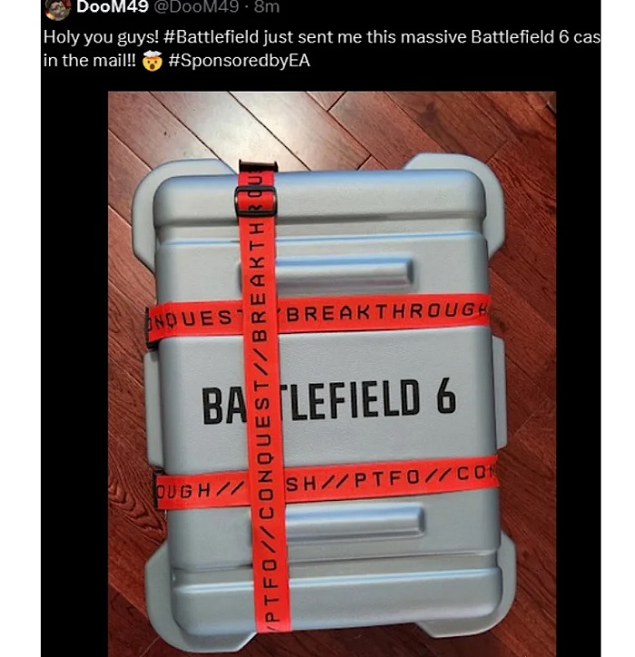 Кейс с надписью Battlefield 6 и лентой с названиями игровых режимов