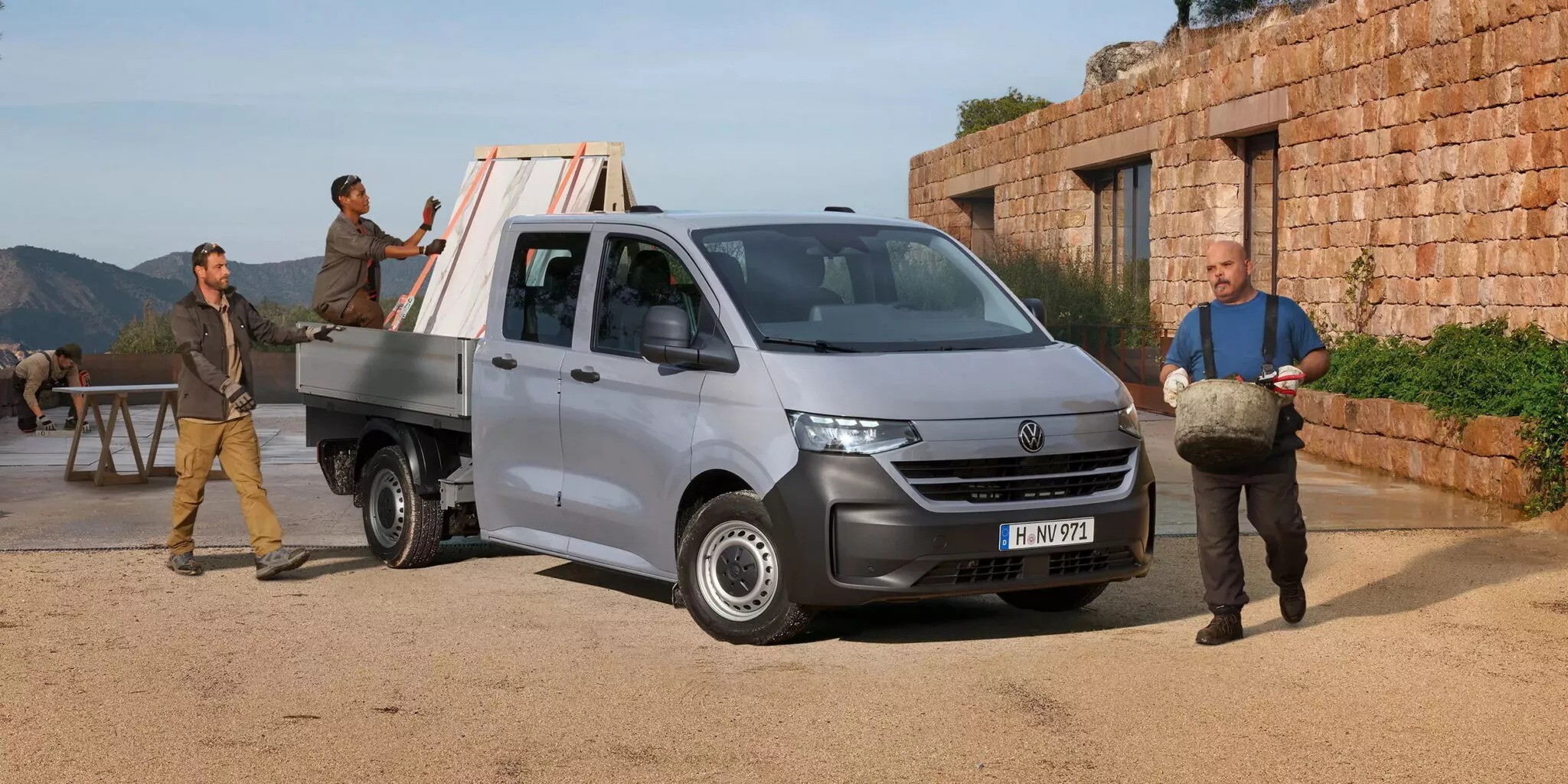 Volkswagen Transporter DoKa on the move