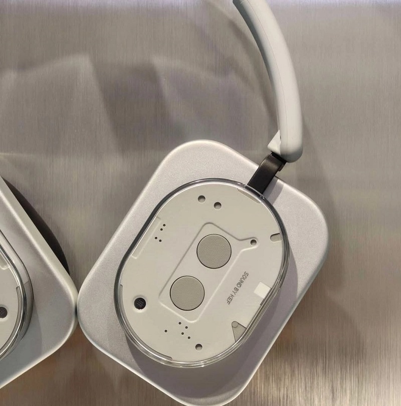 Nothing Headphone (1) with transparent elements