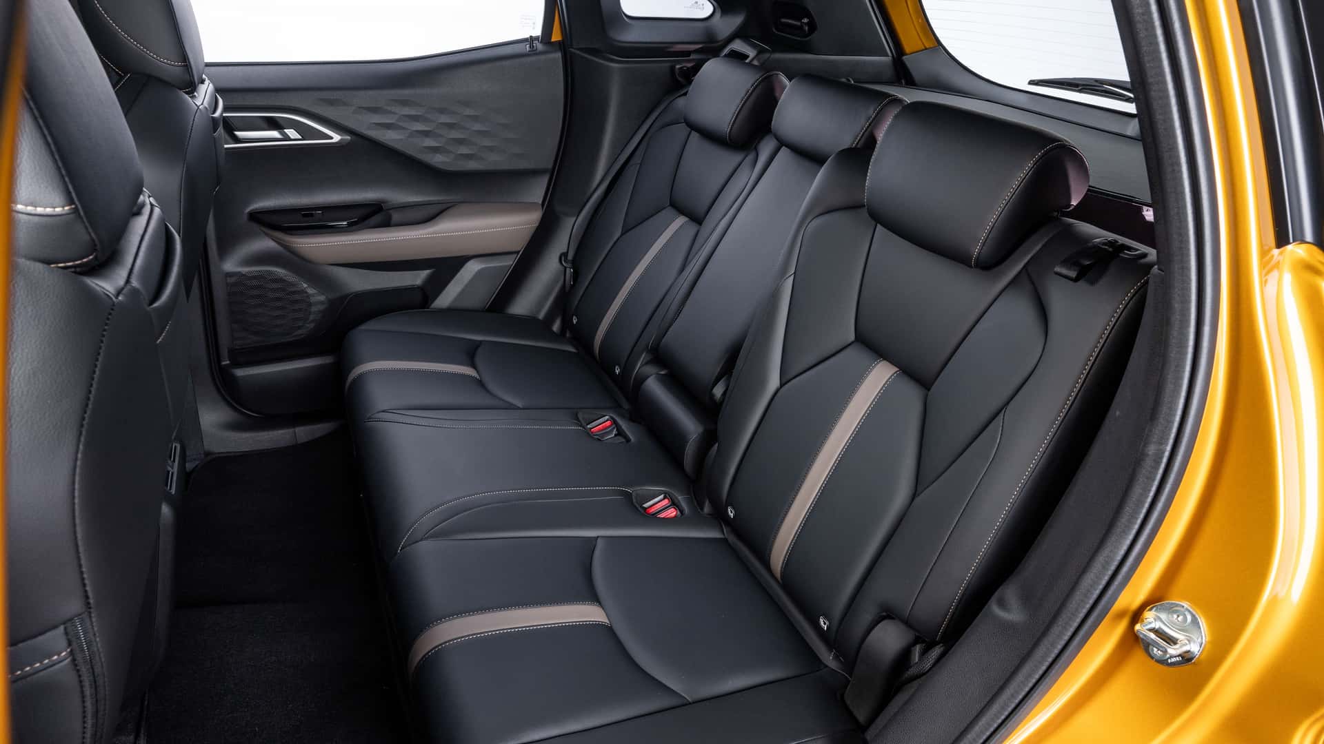 2025 Mitsubishi Outlander Sport - комплектующие интерьера