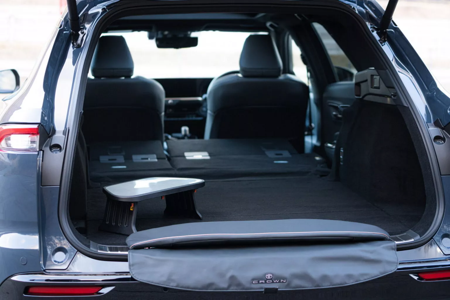 Toyota Crown Estate у русі
