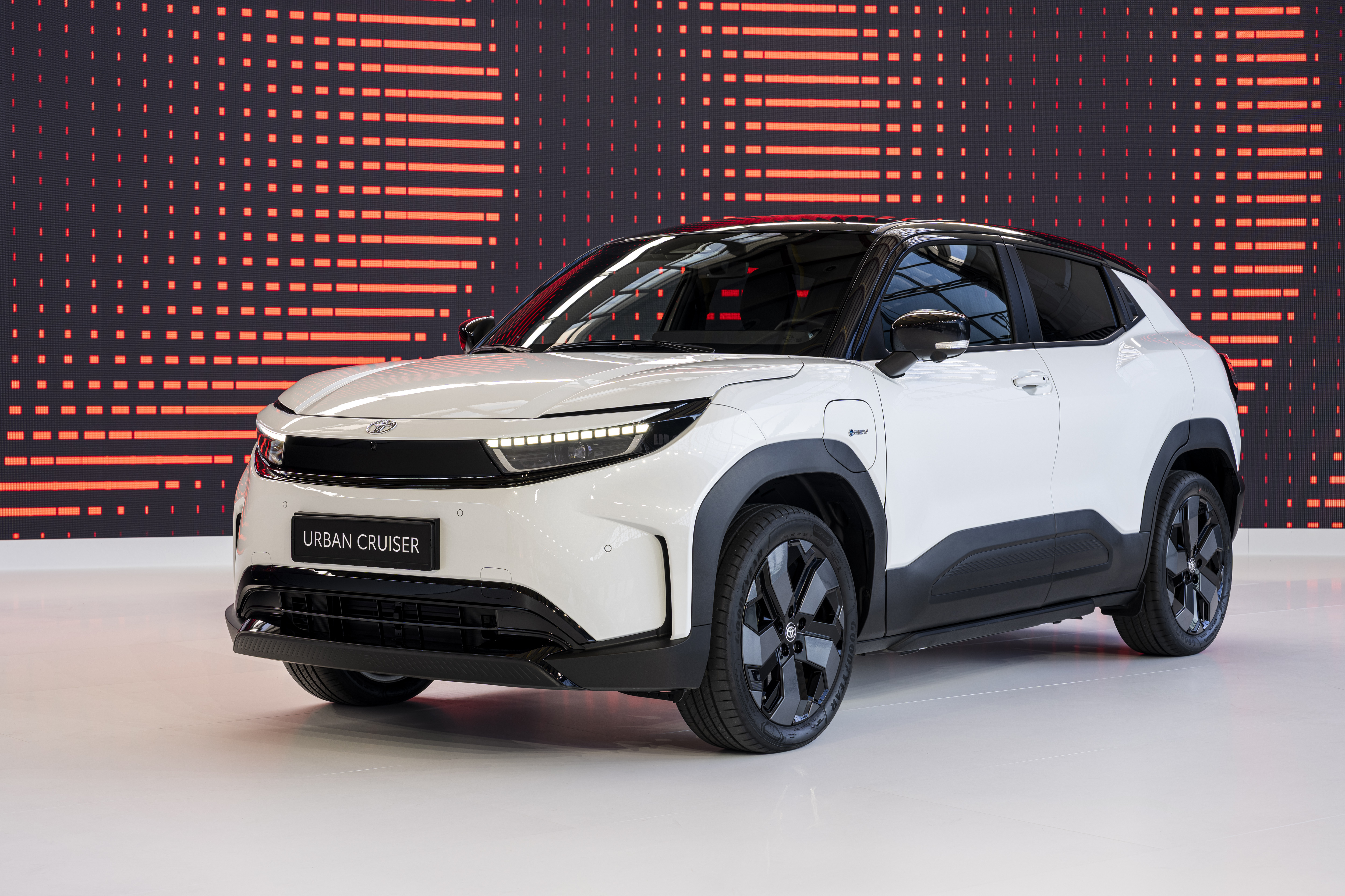 Екстер'єр Toyota Urban Cruiser 2025 - вид спереду
