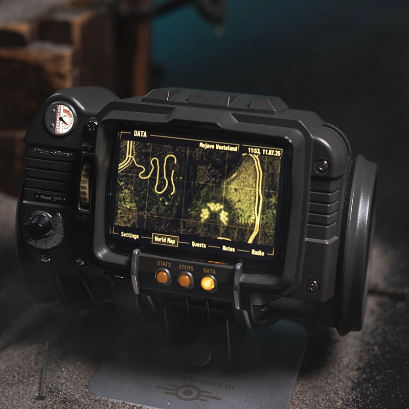 Pip-Boy 3000 replica image 2