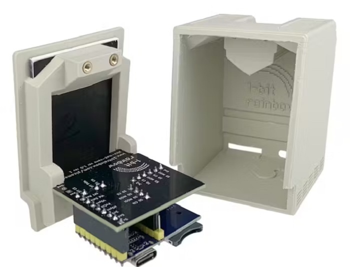 Мини-Macintosh с USB-аксессуарами