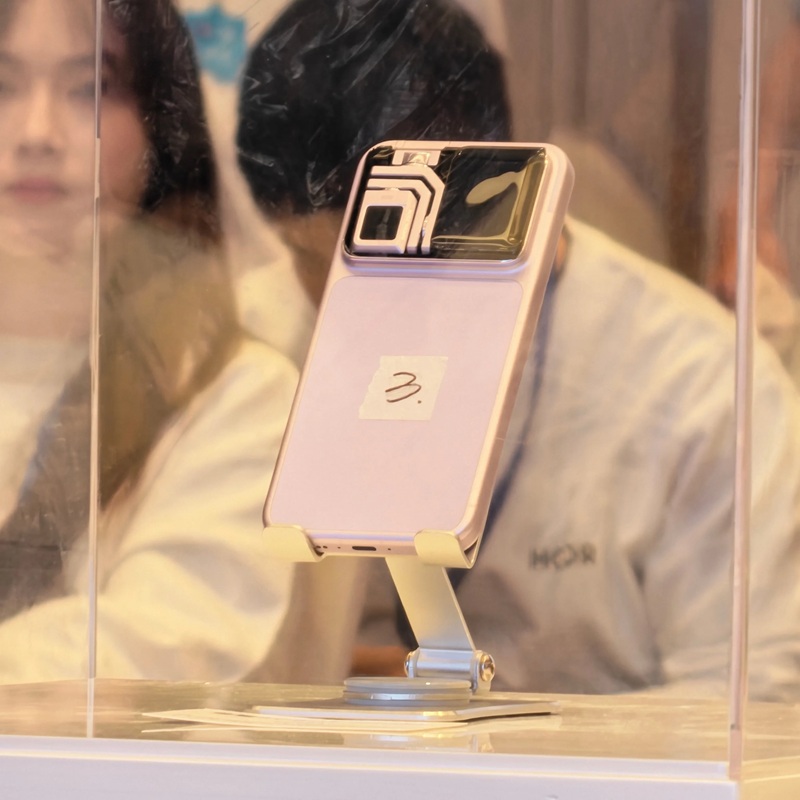 Image of Honor Robot Phone 2