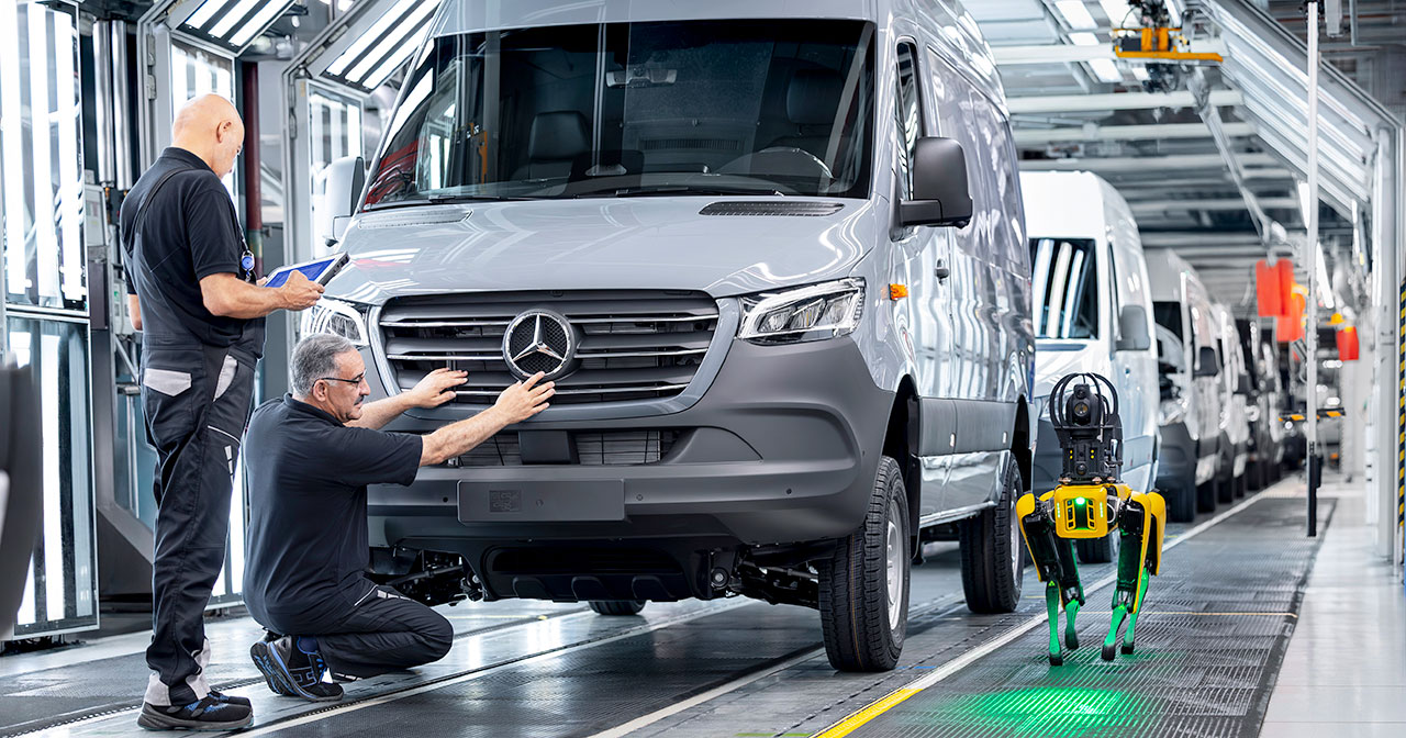 Автономный дрон на заводе Mercedes-Benz