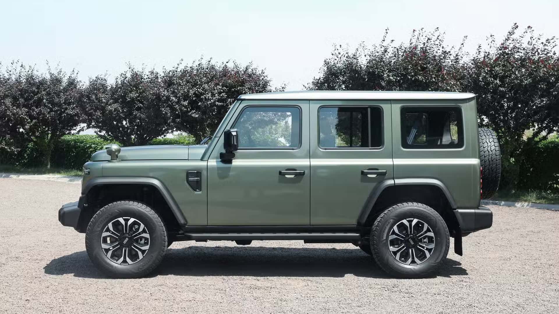 SUV tout-terrain BAW 212