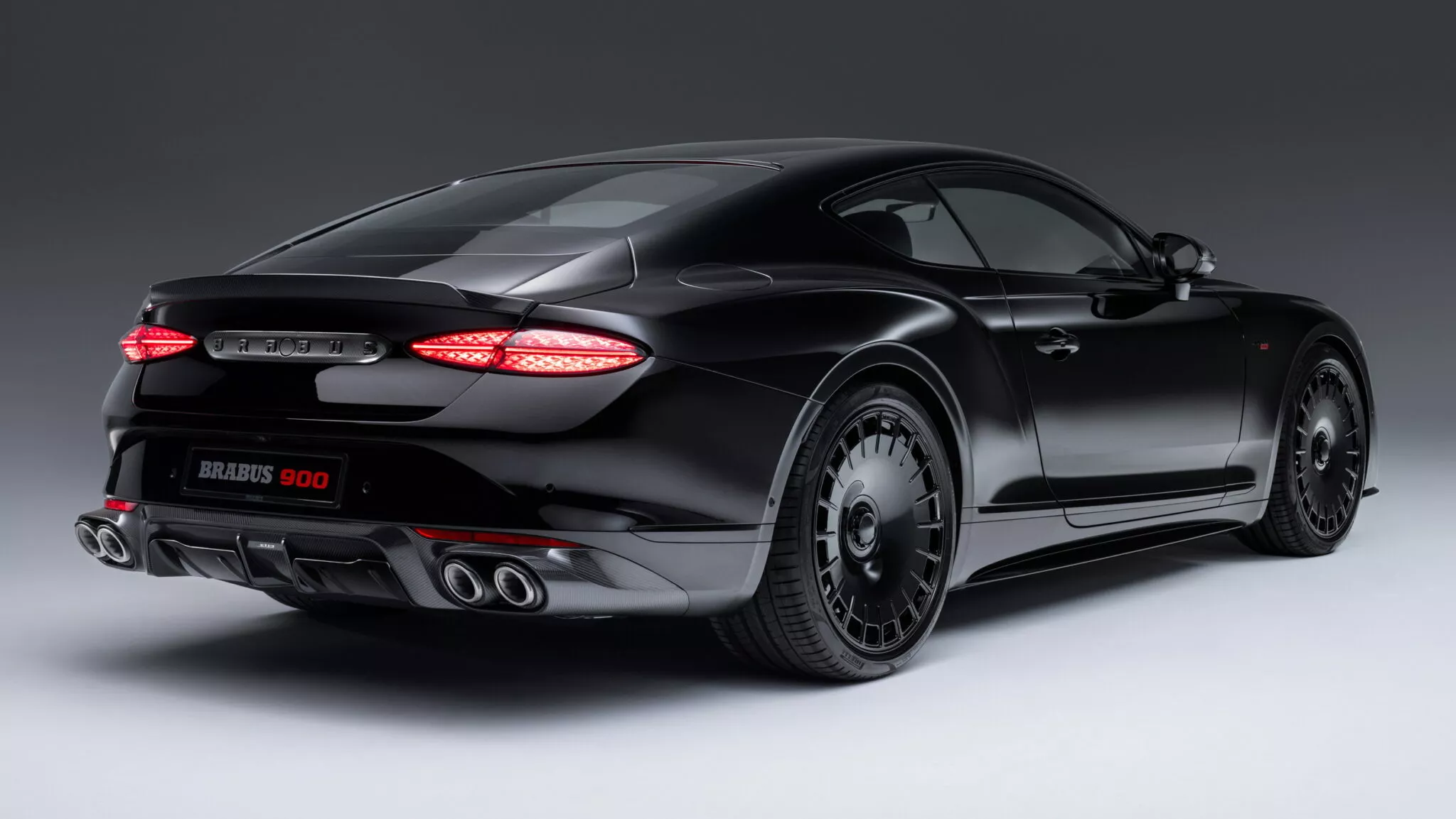 Brabus 900 і Brabus 900 Superblack в чорному забарвленні