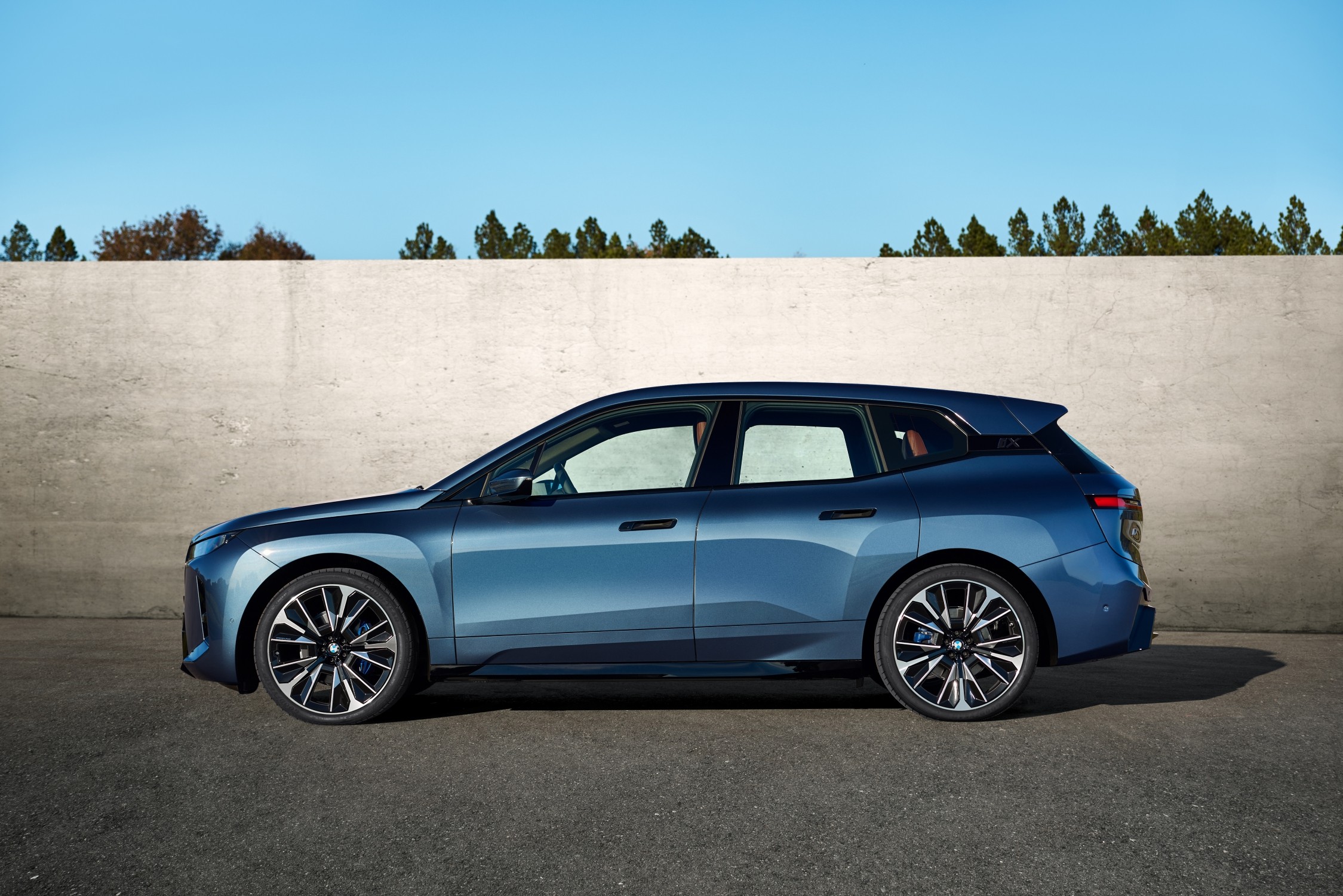 BMW iX side view
