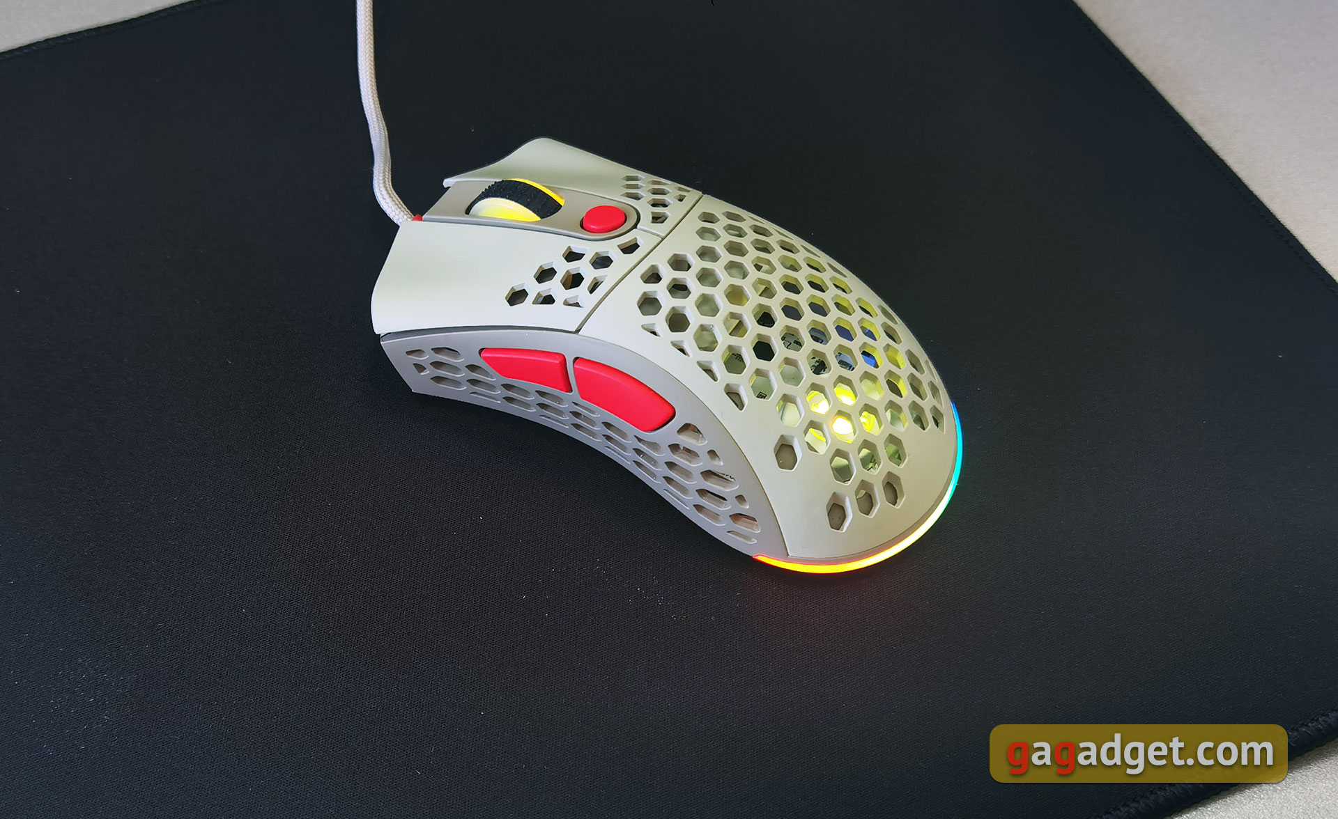 2E Gaming HyperSpeed Pro Overview: Lightweight Gaming Mouse with Excellent Sensor