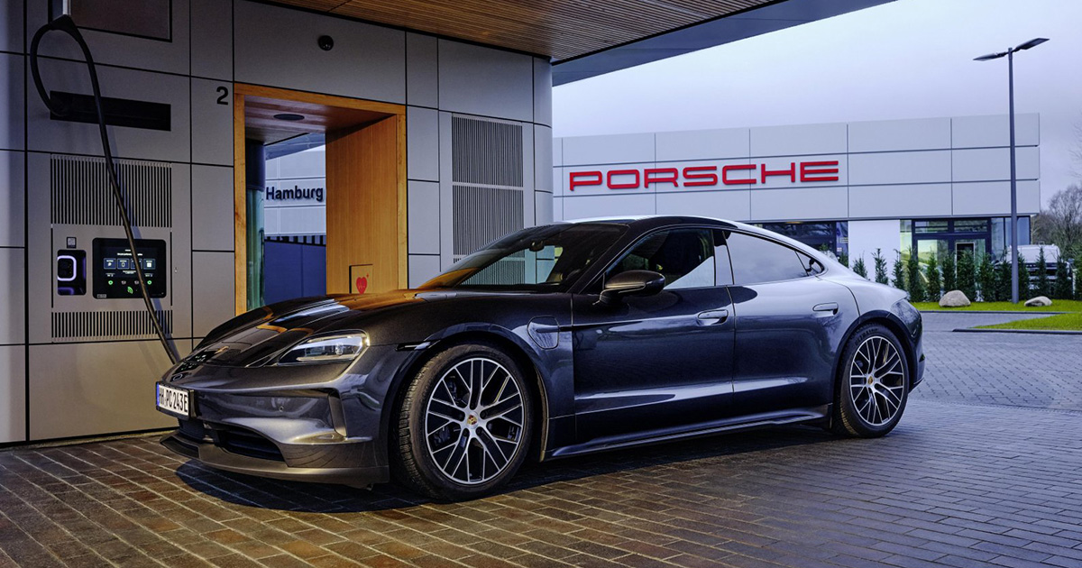 Charging stations in the Porsche Charging Lounge