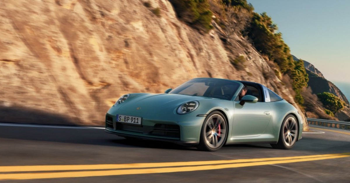 Sporty driving in the Porsche 911 Carrera 4S