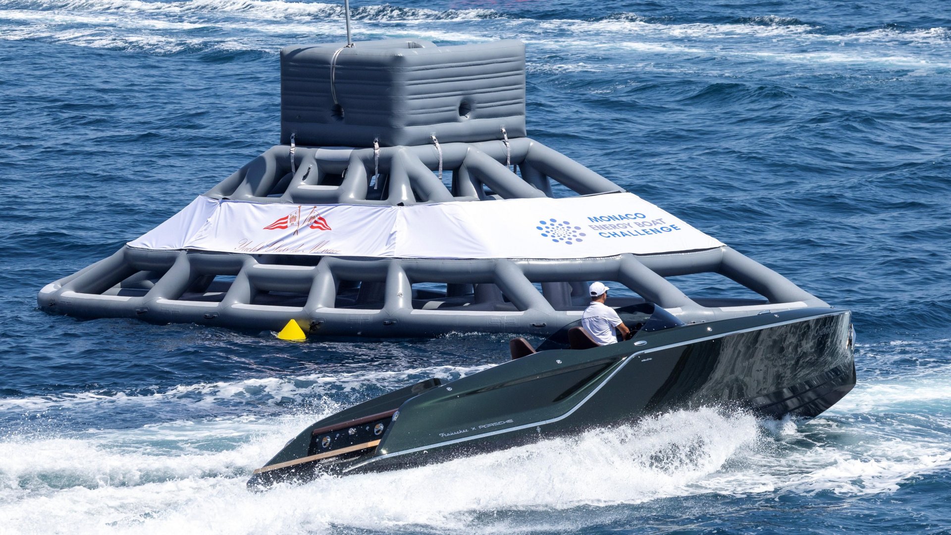 Frauscher x Porsche 850 Fantom sports boat