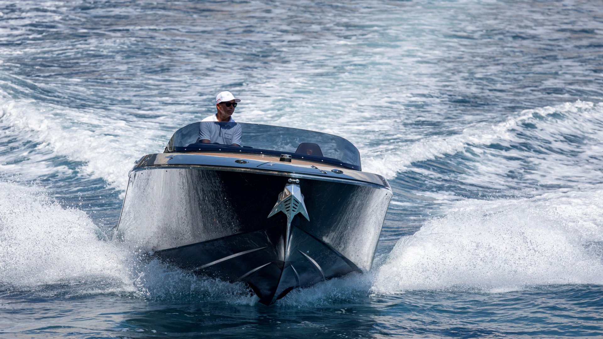 Frauscher x Porsche 850 Fantom sports boat at the race