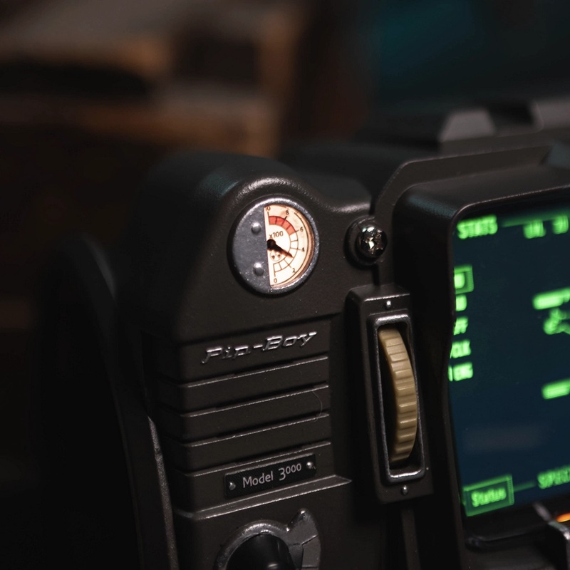 Pip-Boy 3000 replica image 3