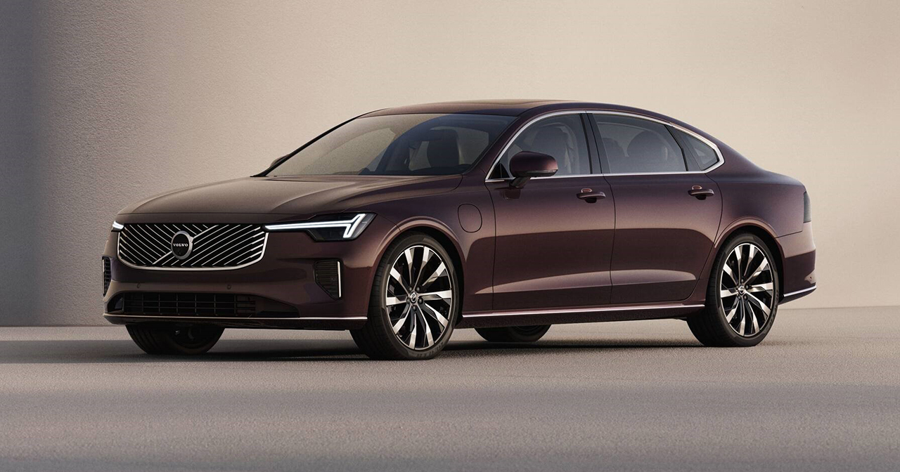 Updated Volvo S90 with new grille and optics
