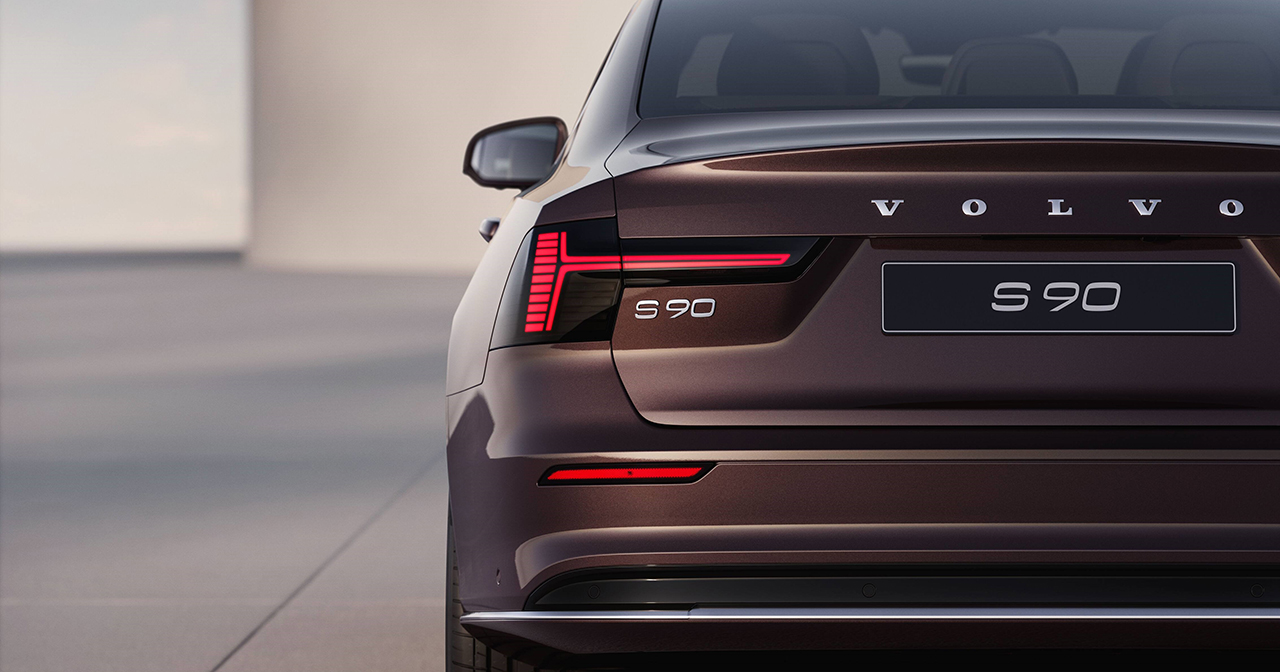 Rear lights of the updated Volvo S90