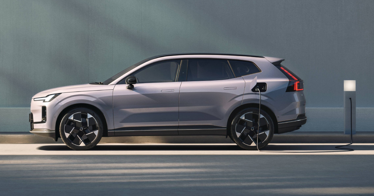 Volvo XC70 на дороге