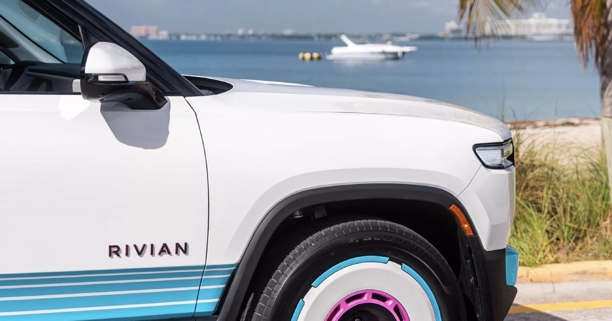 Rivian R1S Quad Miami Edition - яскравий дизайн