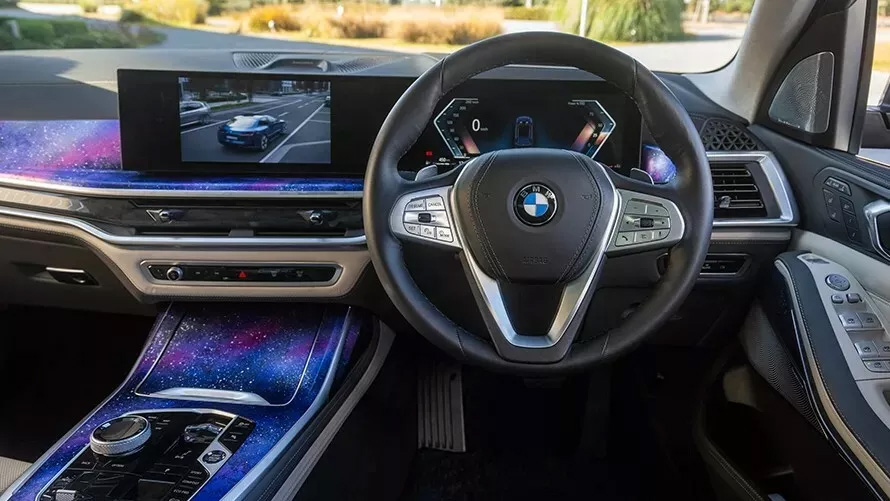 La calandre Glow emblématique de la BMW X7