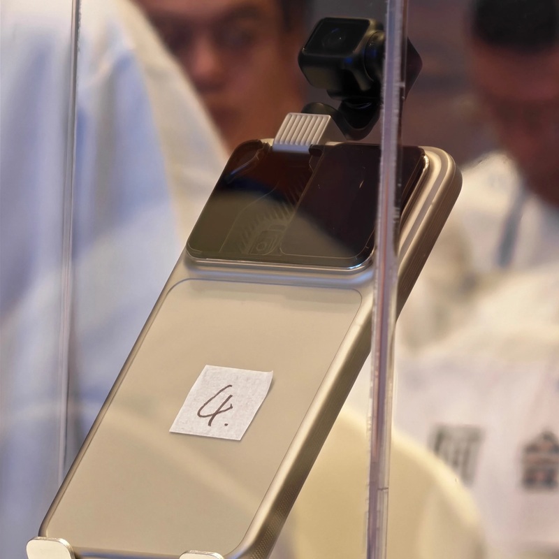 Image of Honor Robot Phone 4