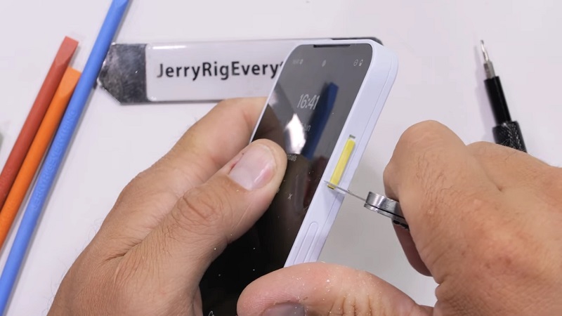 Disassembling the Fairphone 6