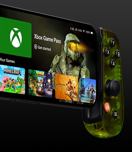 Контроллер Backbone One: Xbox Edition в действии