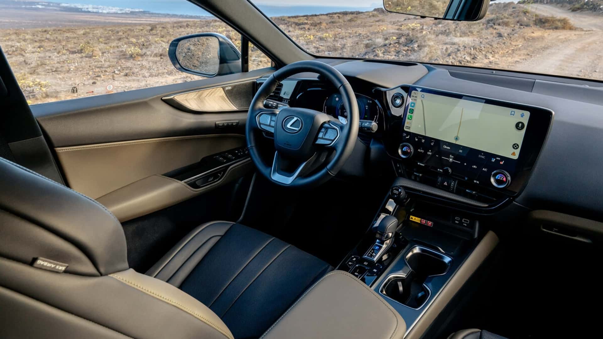 Lexus NX Overtrail sur la route