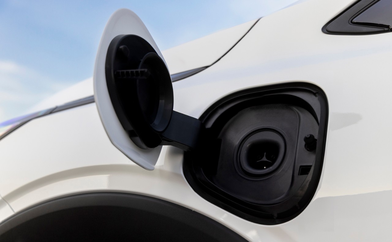Chevrolet Bolt 2027 teaser photo