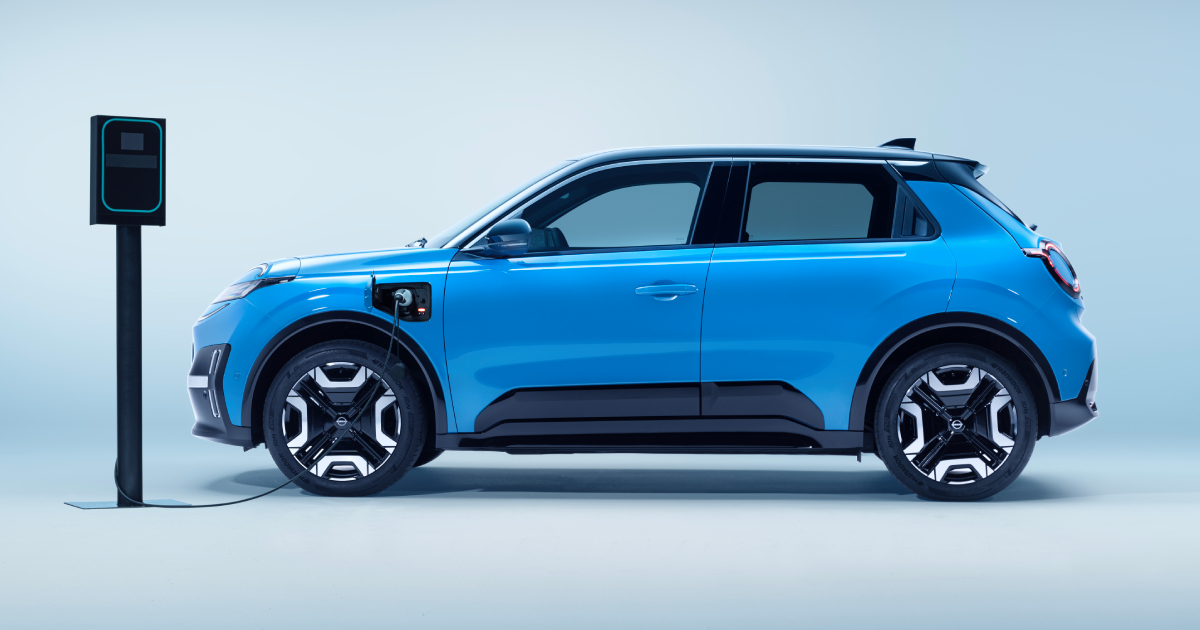 Новый Nissan Micra в синем цвете