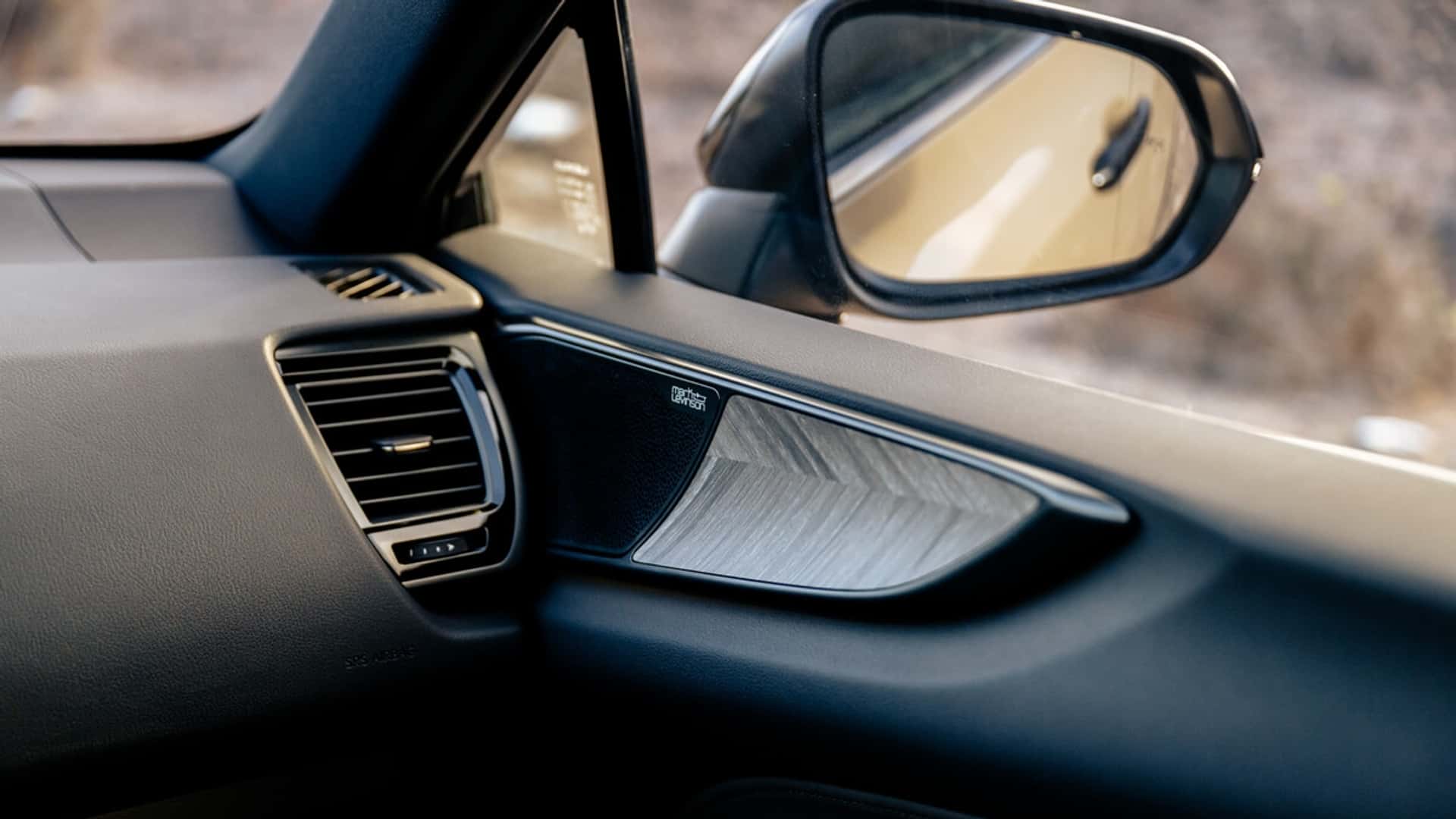 L'intérieur du Lexus NX Overtrail avec des revêtements en bois