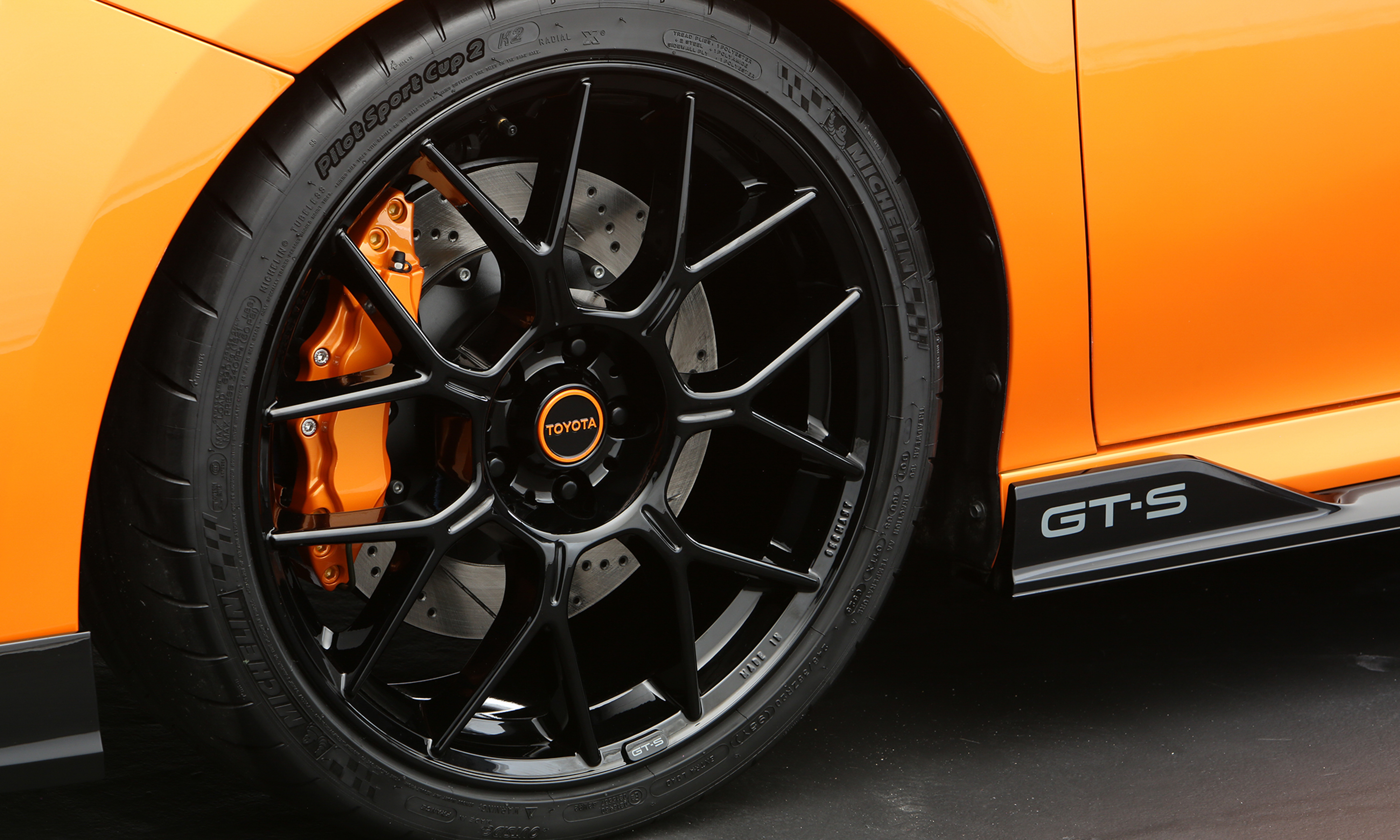 Sporty details Camry GT-S