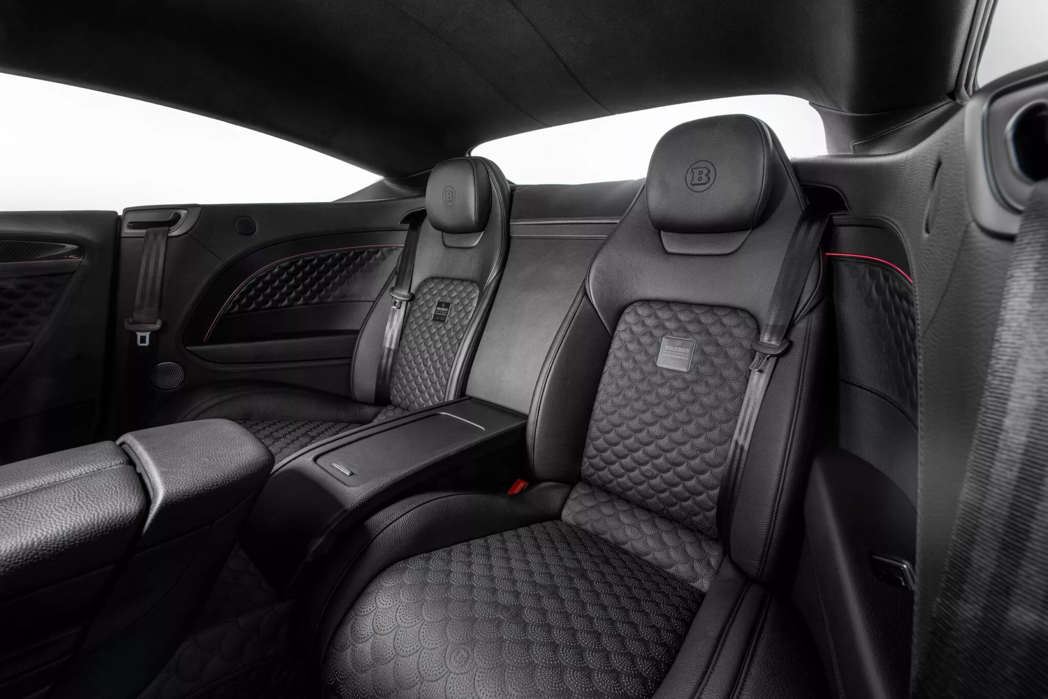Brabus Signature зі шкірою чорного кольору