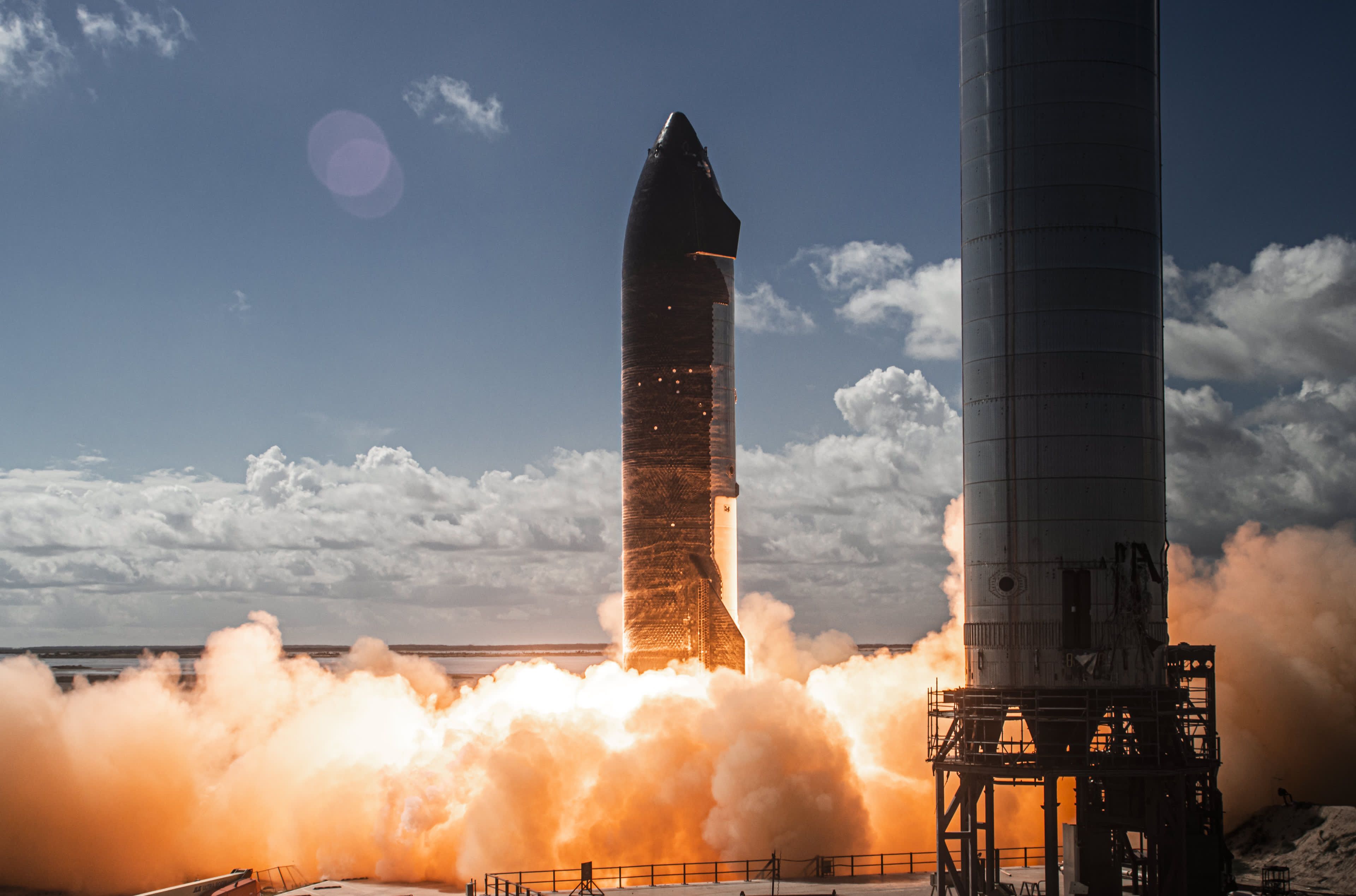 SpaceX completes static firing tests of Super Heavy rocket booster with record number of Raptor engines