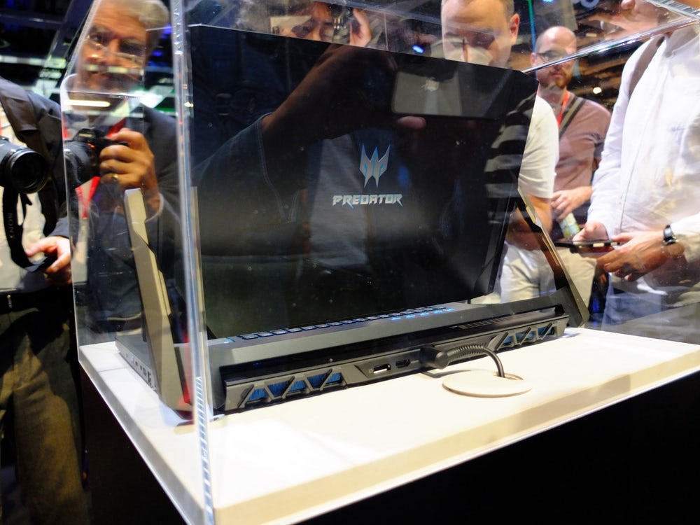 Acer_Predator_Triton_900_5.jpg